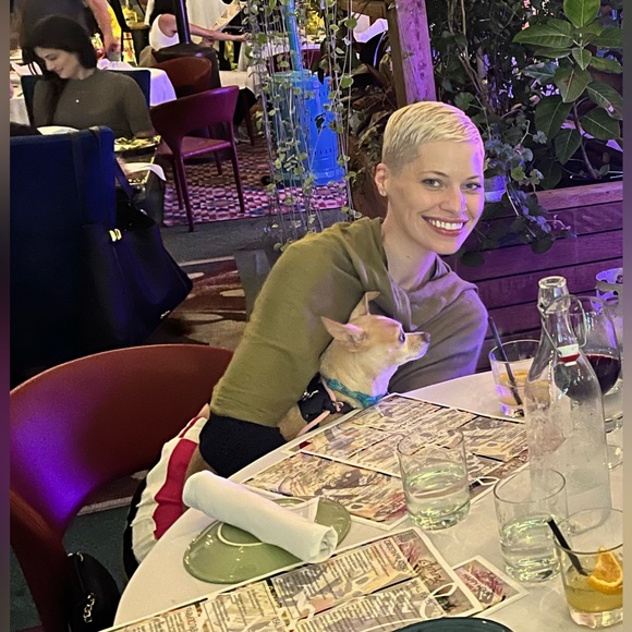 Meet your Posher, Emi - Picture 4 of 5